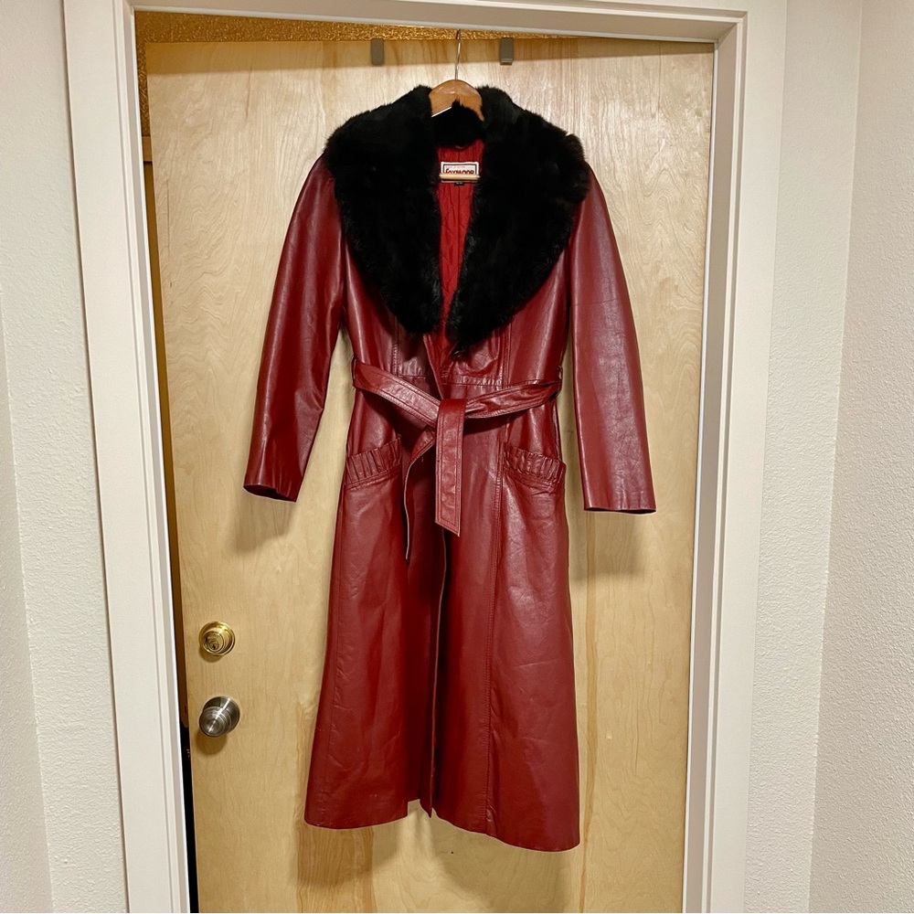 Vintage Foxmoor Oxblood Leather Trenchcoat Black Rabbit Fur Collar Belted